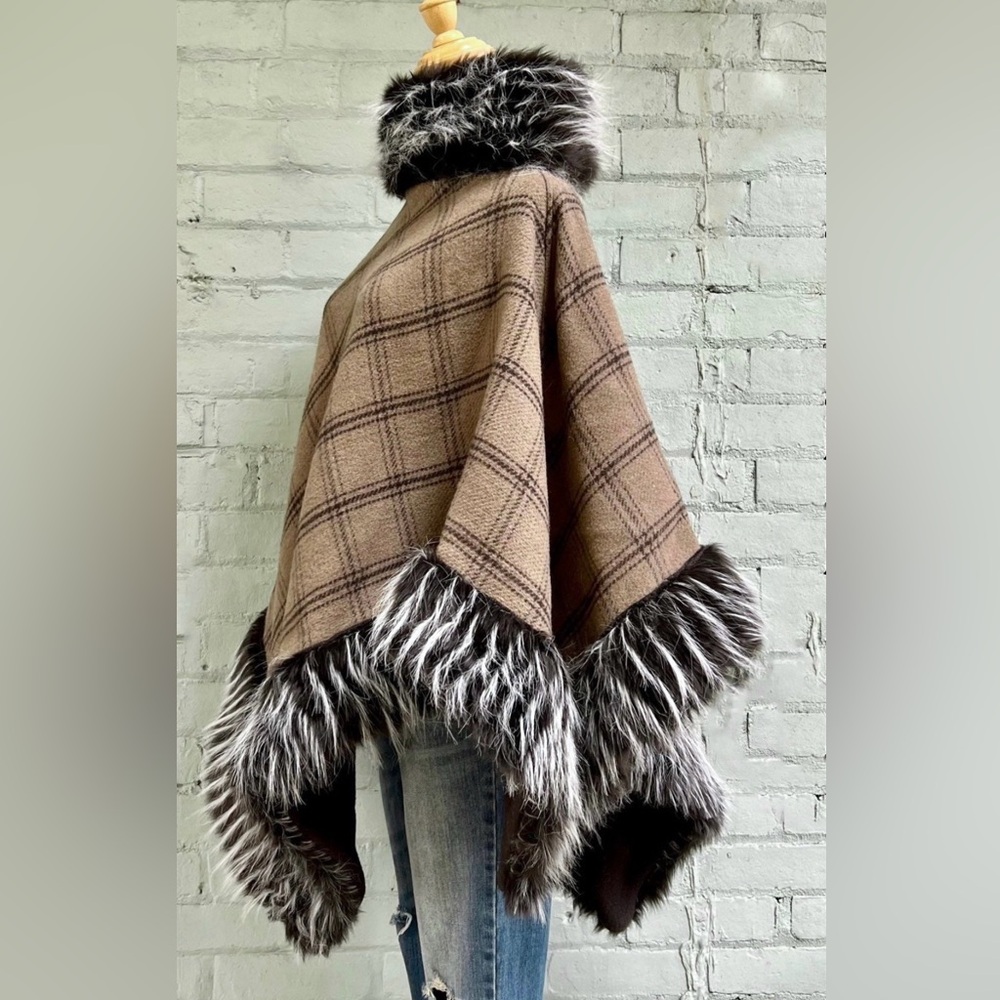 Vintage Plaid Poncho with Faux Fur Trim